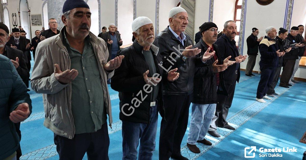 "Kütahya’da Şehitler ve Gaziler Dualarla Anıldı: Ulu Camii’de Mevlit" başlıklı haber için fotorealis