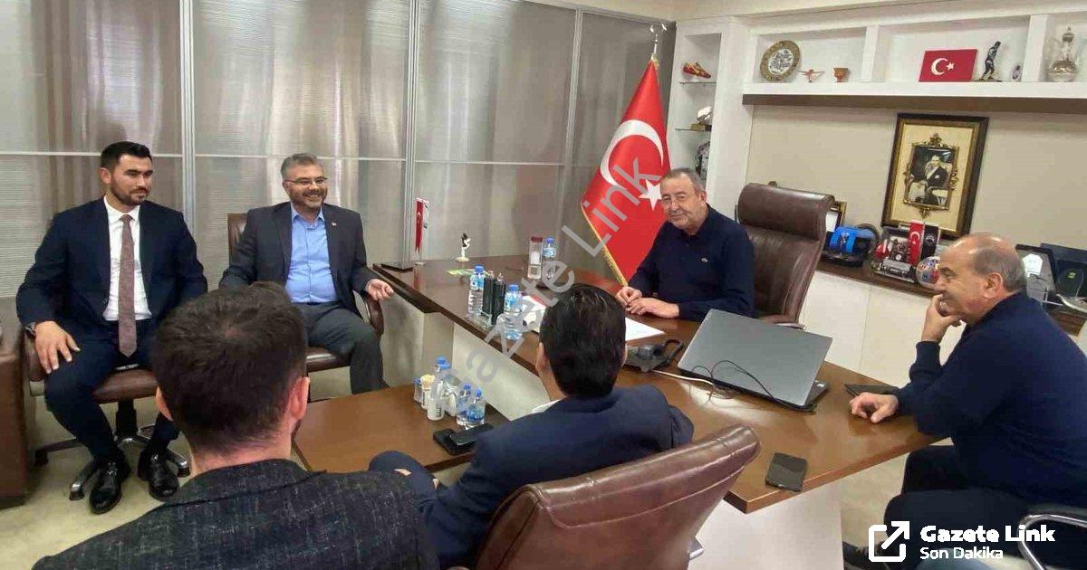 "Kuşadası Turizminin Geleceği Masaya Yatırıldı: KUTO ve Özmen Zirvesi" başlıklı haber için fotoreali