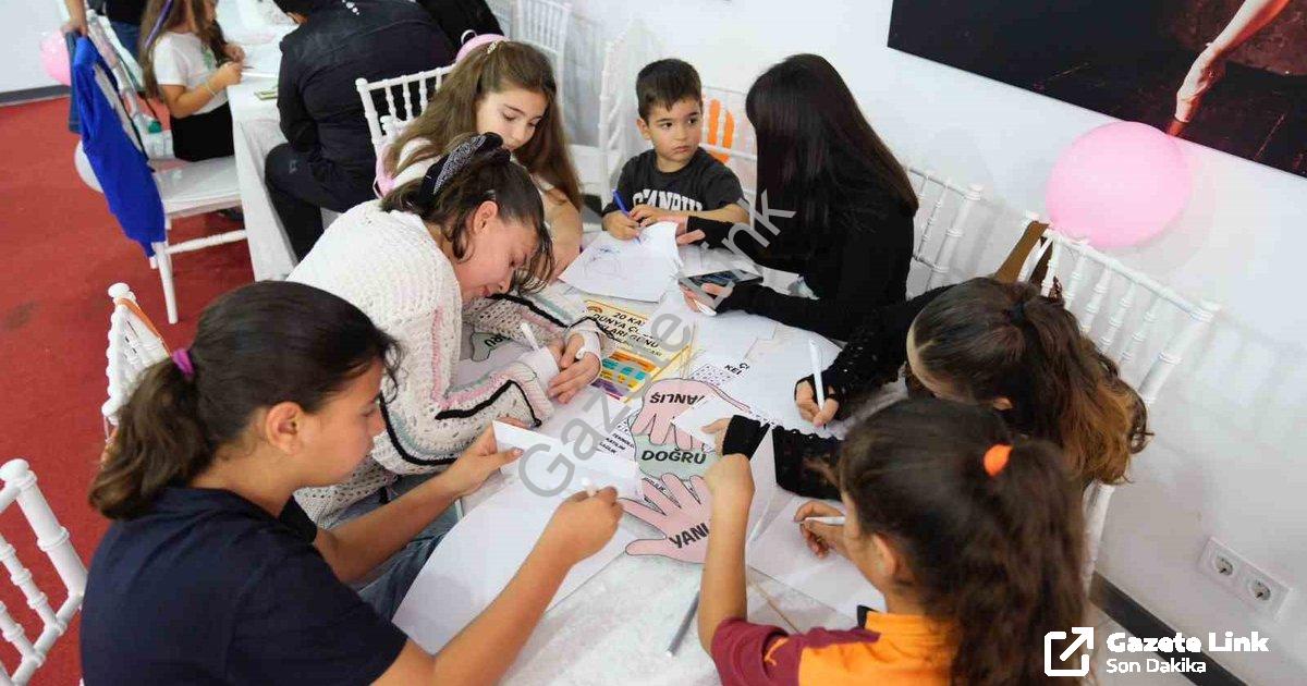 "Didim'in Minik Kalemlerinden Başkan Gençay'a Özel Mektuplar" başlıklı haber için fotorealistik, pro