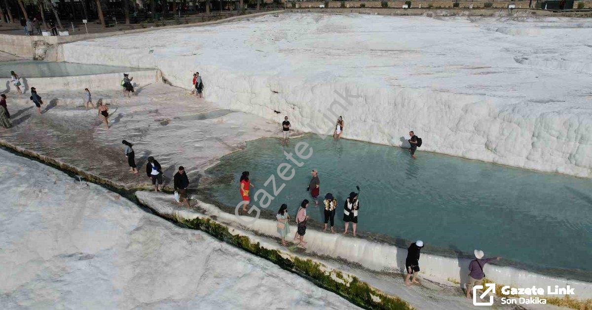 "Pamukkale Asyalı Turistlerin Gözdesi Oldu: Beyaz Cennet Büyülüyor" başlıklı haber için fotorealisti