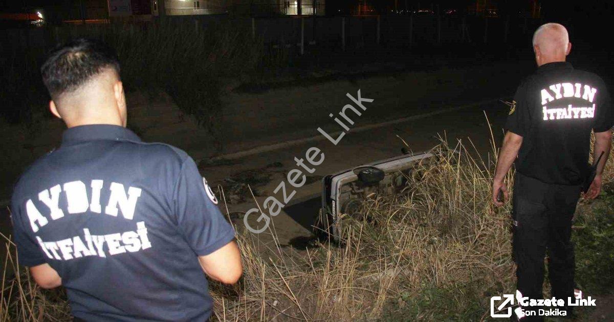 "Aydın'da Korkutan Kaza: Otomobil Sulama Kanalına Devrildi, 2 Yaralı" başlıklı haber için fotorealis