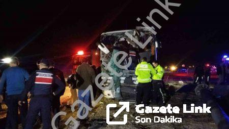 Denizli’de Feci Kaza: Yolcu Otobüsü ve Minibüs Çarpıştı, Çok Sayıda Yaralı