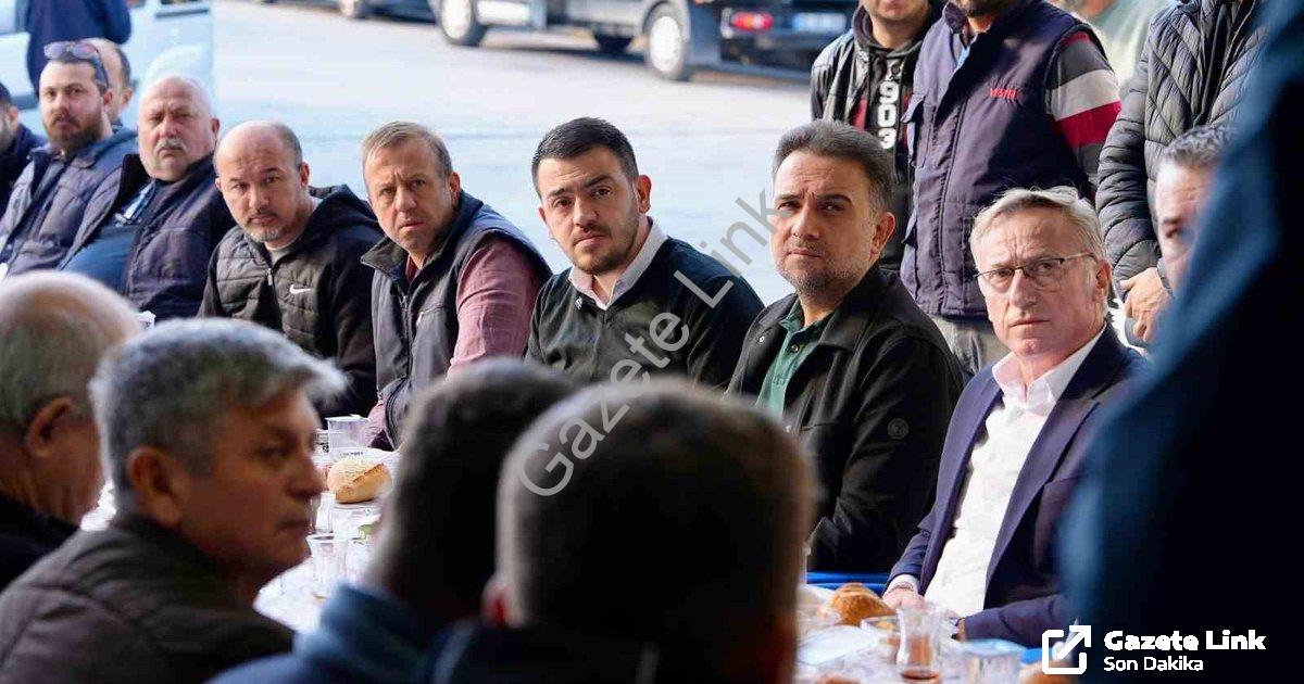 "Baybatur, Manisa Esnafıyla Buluşup Talepleri Dinledi" başlıklı haber için fotorealistik, profesyone