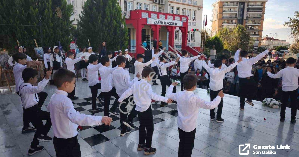 "Nazilli’de Öğretmenler Günü’ne Zeybekli Coşkulu Kutlama" başlıklı haber için fotorealistik, profesy