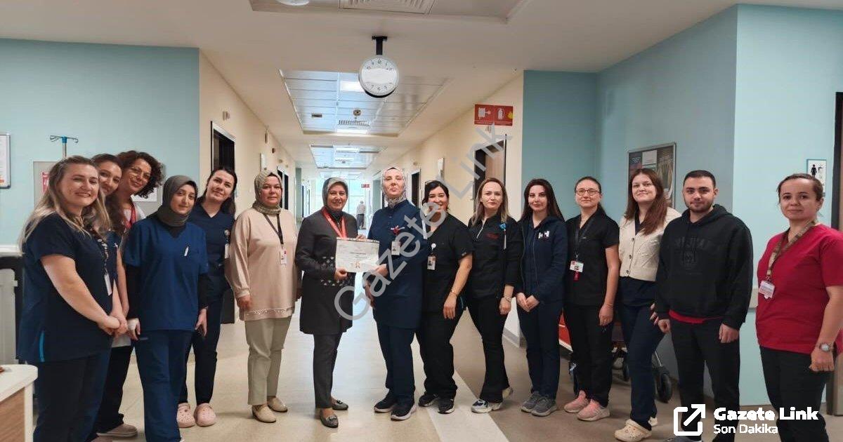 "Kütahya Şehir Hastanesi Göz ve Dermatoloji Kliniği'ne Hijyen Ödülü" başlıklı haber için fotorealist