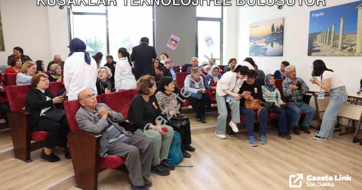 "Dijital Köprüler Projesi: Denizli'de Kuşaklar Teknolojiyle Buluşuyor" başlıklı haber için fotoreali