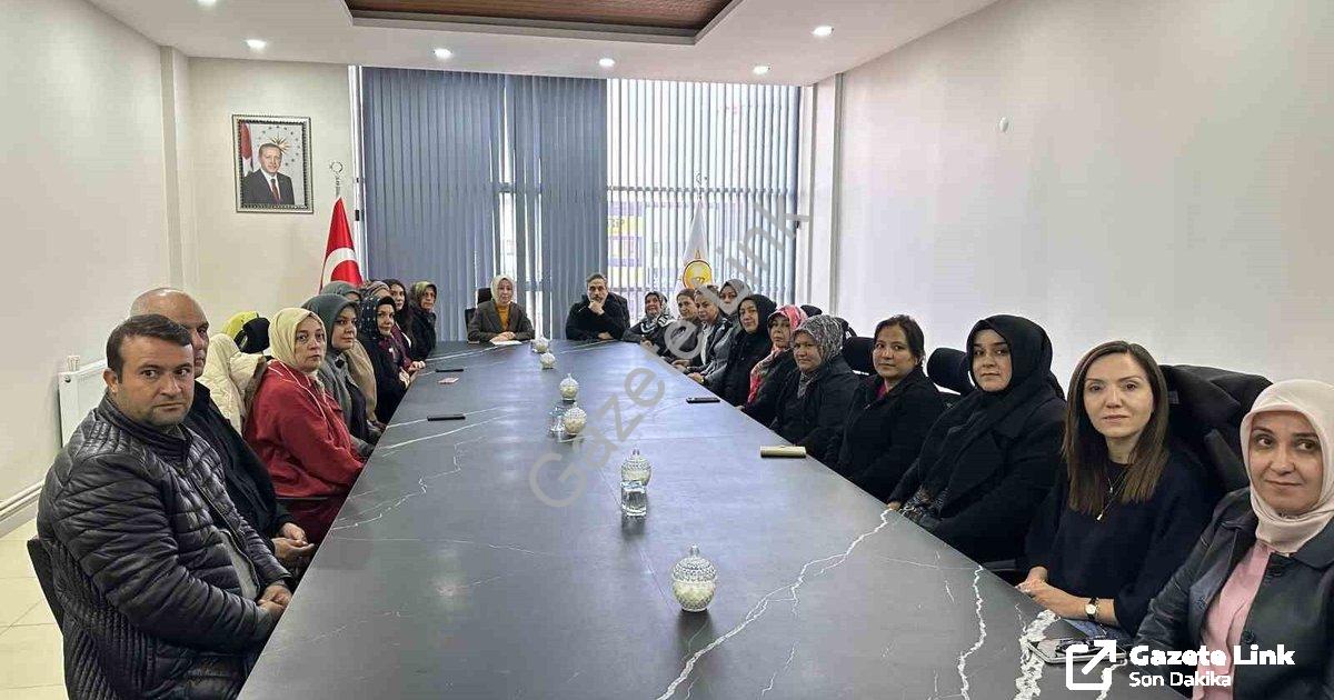 "Başkan Sabancı'dan 25 Kasım Mesajı: Kadınlar Artık Daha Güçlü" başlıklı haber için fotorealistik, p