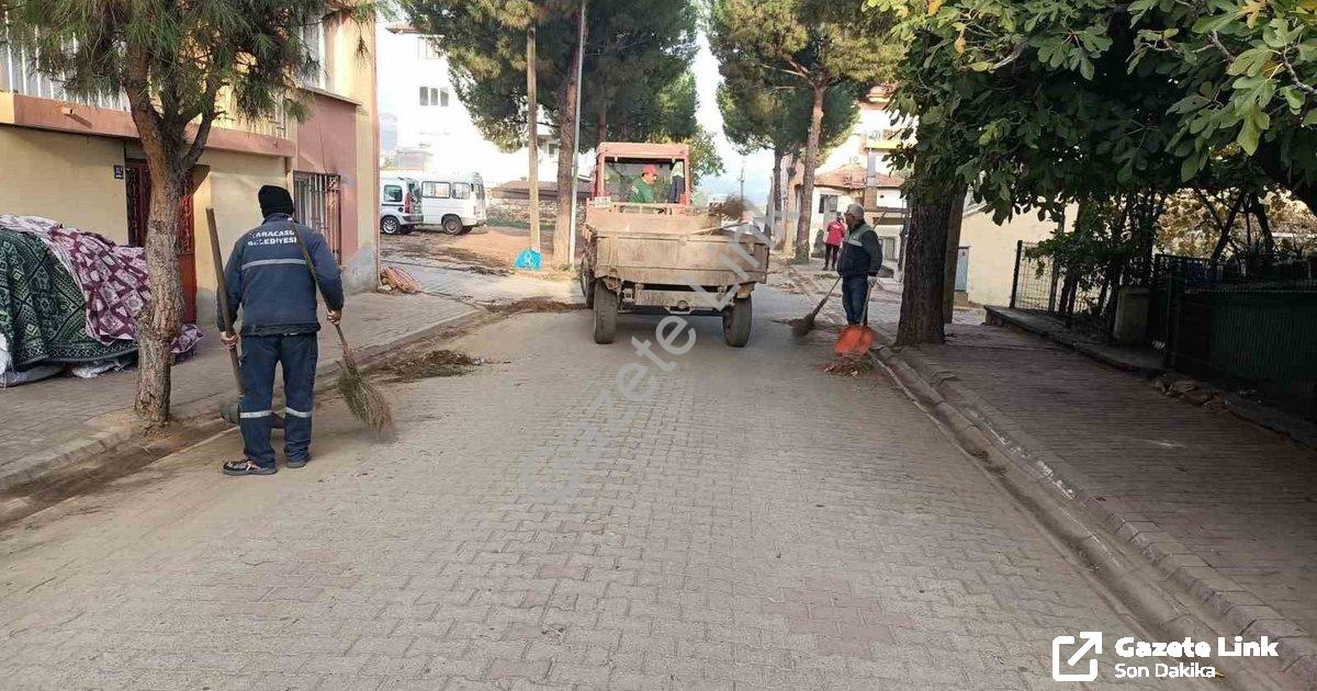 "Karacasu Belediyesi Çevre Temizliği Çalışmalarına Hız Verdi" başlıklı haber için fotorealistik, pro