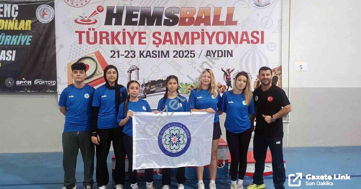 "Muğla Büyükşehir Sporcuları Hemsball Şampiyonası'na Damga Vurdu" başlıklı haber için fotorealistik,
