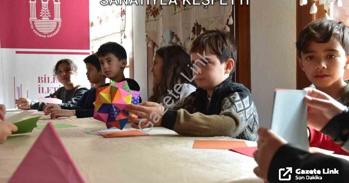"Muğla'da Çocuklar Matematiği Origami Sanatıyla Keşfetti" başlıklı haber için fotorealistik, profesy