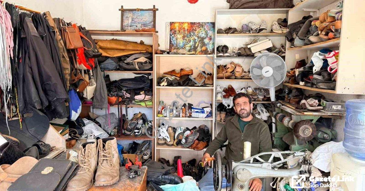 "Datça'nın Tek Ayakkabı Tamircisi Rıdvan Arslan'ın 26 Yıllık Öyküsü" başlıklı haber için fotorealist