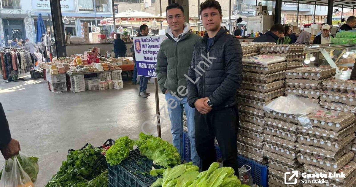 "Sarıgöl'de Öğrenciler Toprağı İşliyor: Okul Bütçesine Tarımsal Destek" başlıklı haber için fotoreal