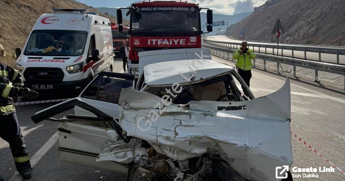 "Denizli'de Feci Kaza: Kamyona Çarpan Otomobilde Can Pazarı" başlıklı haber için fotorealistik, prof