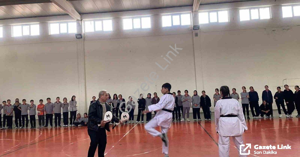 "Kütahya Pazarlar'da Dev Spor Hamlesi: 100 Lisanslı Sporcu Hedefi" başlıklı haber için fotorealistik