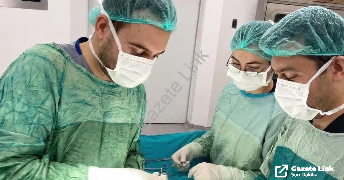 "Şuhut Devlet Hastanesi'nde Bir İlk: Yama ile Fıtık Onarımı Başarıyla Yapıldı" başlıklı haber için f